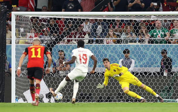 Courtois trở thành thủ môn người Bỉ đầu tiên cản phá phạt đền ở World Cup

